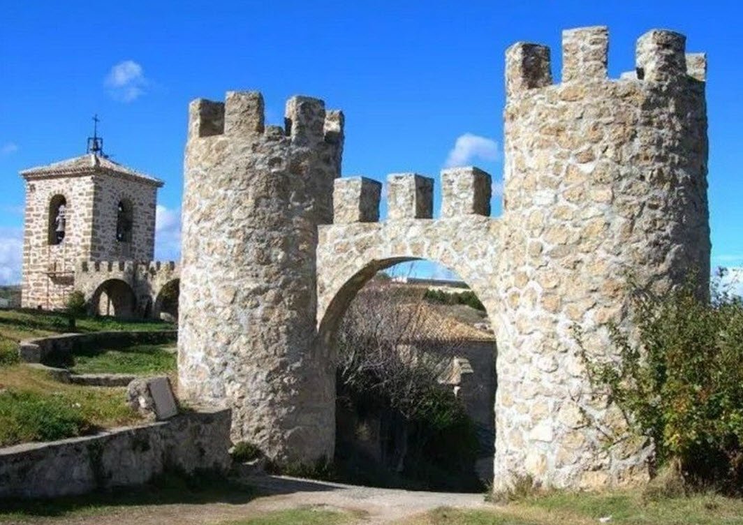 Castillo de Almoguera (en ruinas), Spain